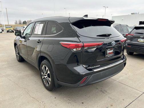 2022 Toyota Highlander Hybrid XLE