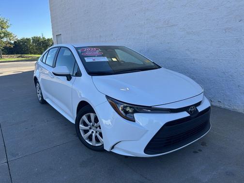 Ice Cap 2025 Toyota Corolla LE