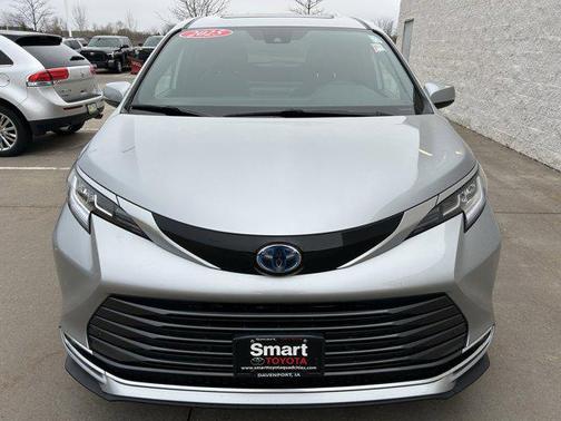 Celestial Silver Metallic 2025 Toyota Sienna Limited