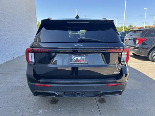 Black Metallic 2025 Ford Explorer ST-Line