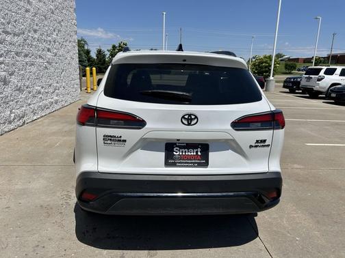 Pearl 2025 Toyota Corolla Hybrid SE