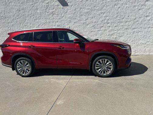 Ruby Flare Pearl 2024 Toyota Highlander Platinum