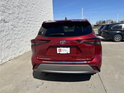 Ruby Flare Pearl 2024 Toyota Highlander Platinum