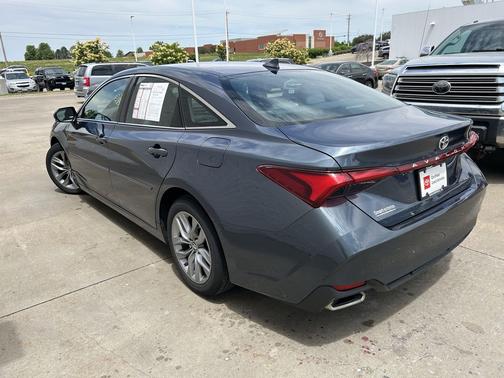 Harbor Gray Metallic 2019 Toyota Avalon XLE
