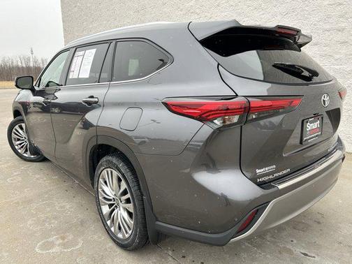 2023 Toyota Highlander Platinum