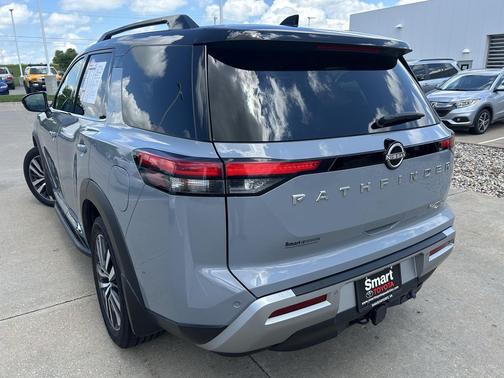 Solid Gray/Super Black 2022 Nissan Pathfinder Platinum