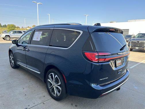 2022 Chrysler Pacifica L