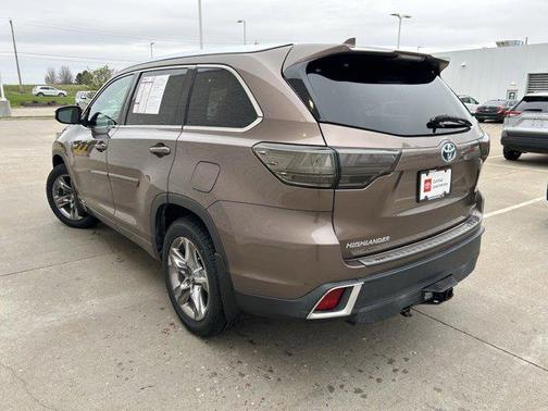 Walnut 2018 Toyota Highlander Hybrid Platinum