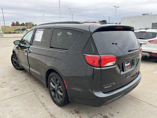 2020 Chrysler Pacifica Touring L