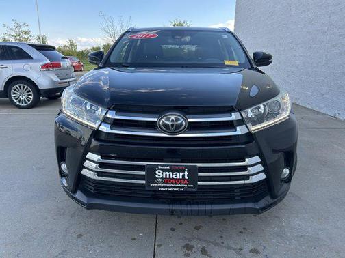 Midnight Black Metallic 2017 Toyota Highlander Limited