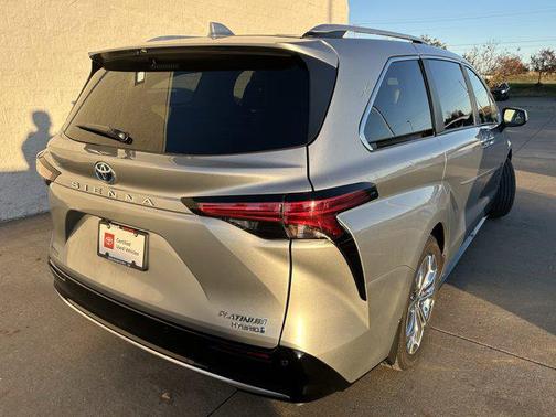 2024 Toyota Sienna Platinum