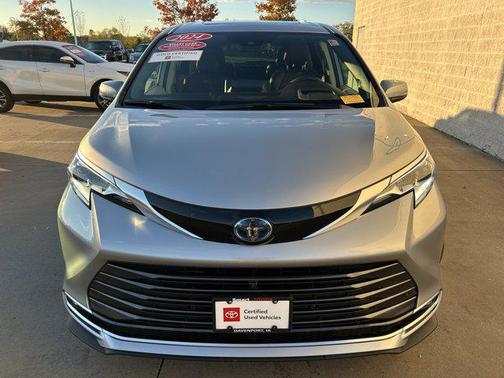 2024 Toyota Sienna Platinum