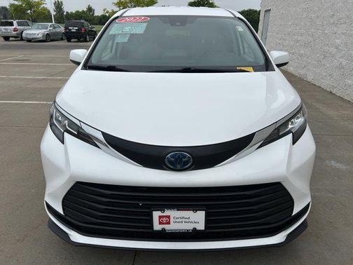 2022 Toyota Sienna LE