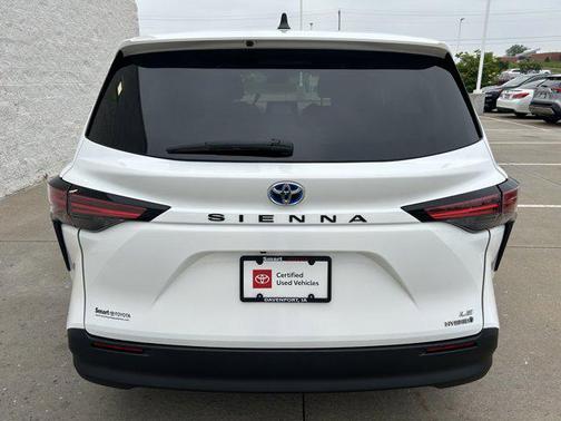 2022 Toyota Sienna LE