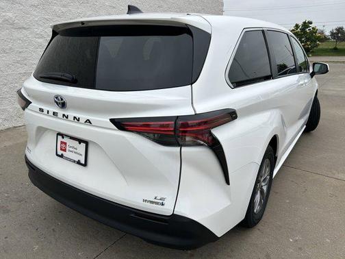 2022 Toyota Sienna LE