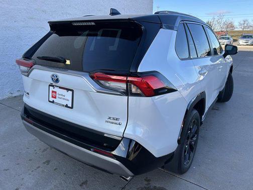 2024 Toyota RAV4 Hybrid SE