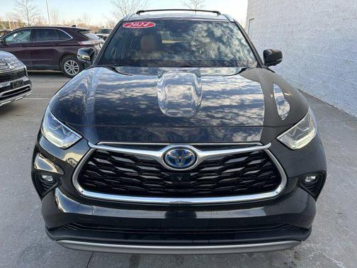 2024 Toyota Highlander Hybrid Platinum