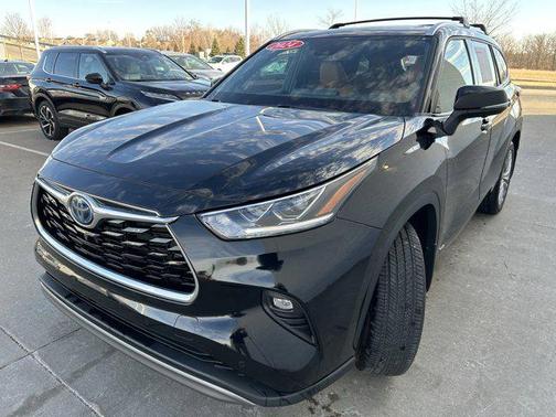 2024 Toyota Highlander Hybrid Platinum