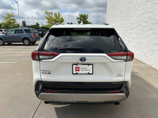 2022 Toyota RAV4 Hybrid SE