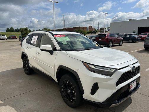 2022 Toyota RAV4 Hybrid SE