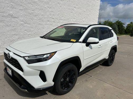 2022 Toyota RAV4 Hybrid SE