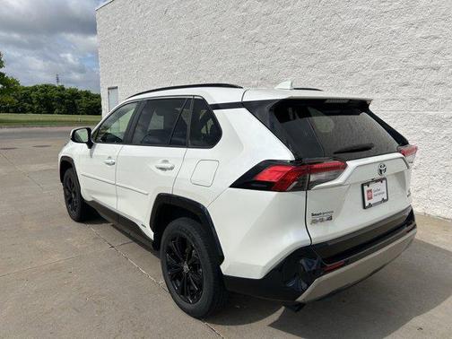 2022 Toyota RAV4 Hybrid SE