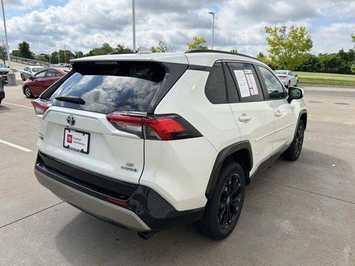 2022 Toyota RAV4 Hybrid SE
