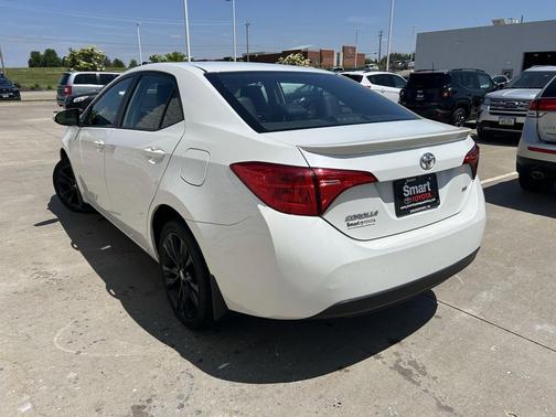 Blizzard Pearl 2017 Toyota Corolla SE