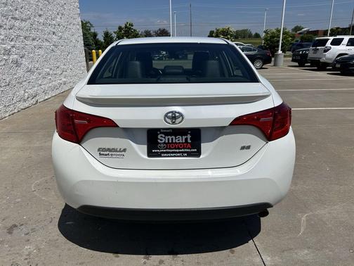 Blizzard Pearl 2017 Toyota Corolla SE