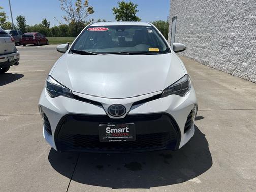 Blizzard Pearl 2017 Toyota Corolla SE