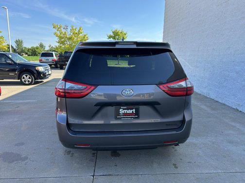 2020 Toyota Sienna SE