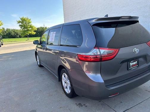 2020 Toyota Sienna SE
