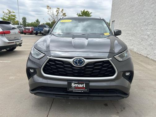 Magnetic Gray Metallic 2023 Toyota Highlander Hybrid XLE