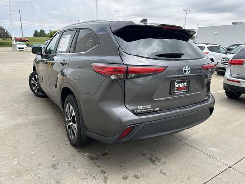Magnetic Gray Metallic 2023 Toyota Highlander Hybrid XLE