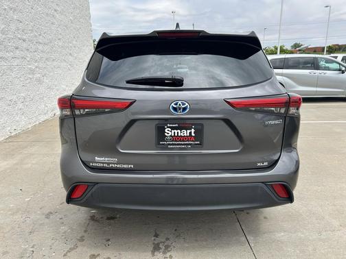 Magnetic Gray Metallic 2023 Toyota Highlander Hybrid XLE