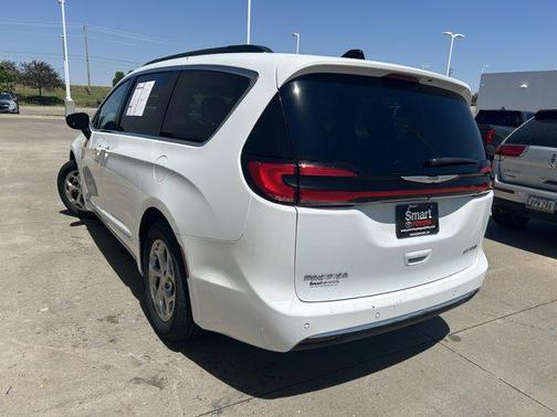 Bright White Clearcoat 2023 Chrysler Pacifica Limited