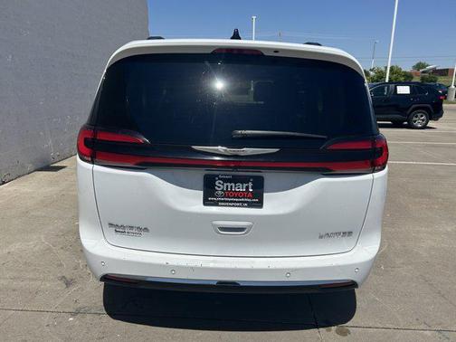 Bright White Clearcoat 2023 Chrysler Pacifica Limited