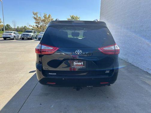2017 Toyota Sienna XLE Premium
