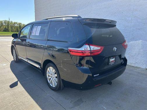 2017 Toyota Sienna XLE Premium
