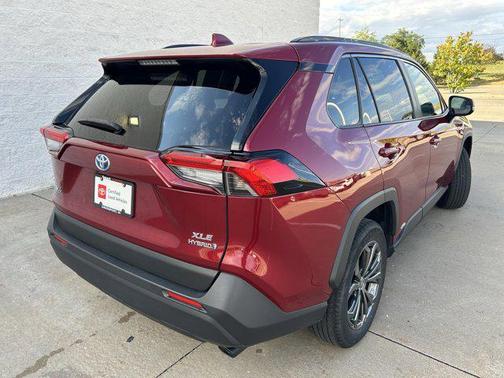 2022 Toyota RAV4 Hybrid XLE Premium