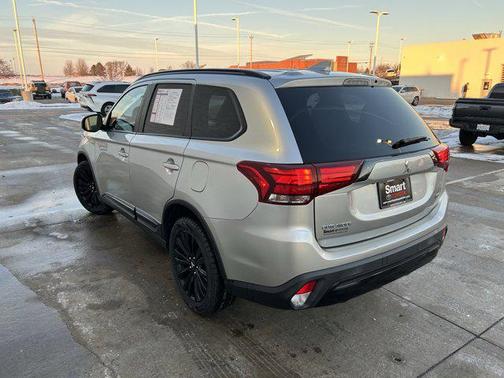 2020 Mitsubishi Outlander LE