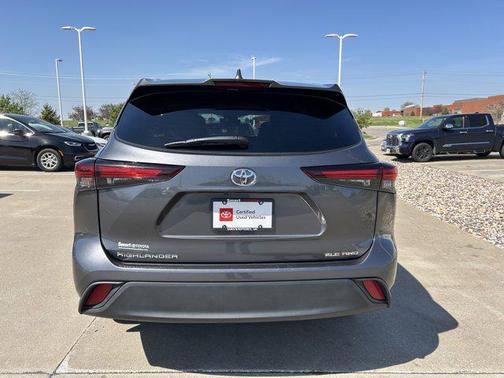 Magnetic Gray Metallic 2025 Toyota Highlander XLE