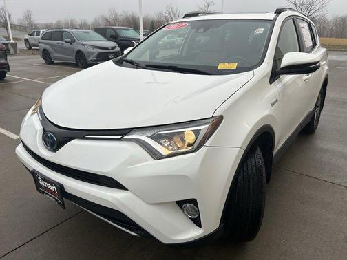 2017 Toyota RAV4 Hybrid XLE