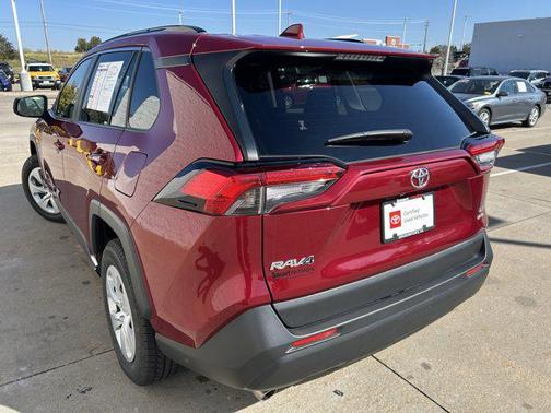 2021 Toyota RAV4 LE