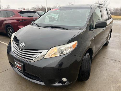 2017 Toyota Sienna XLE