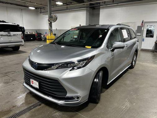 2023 Toyota Sienna XLE