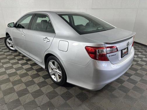 Classic Silver Metallic 2014 Toyota Camry SE