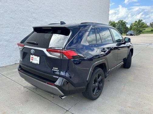 2021 Toyota RAV4 Hybrid SE