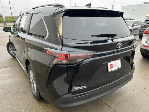 Midnight Black Metallic 2024 Toyota Sienna XLE