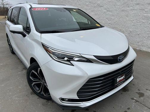 2025 Toyota Sienna Platinum